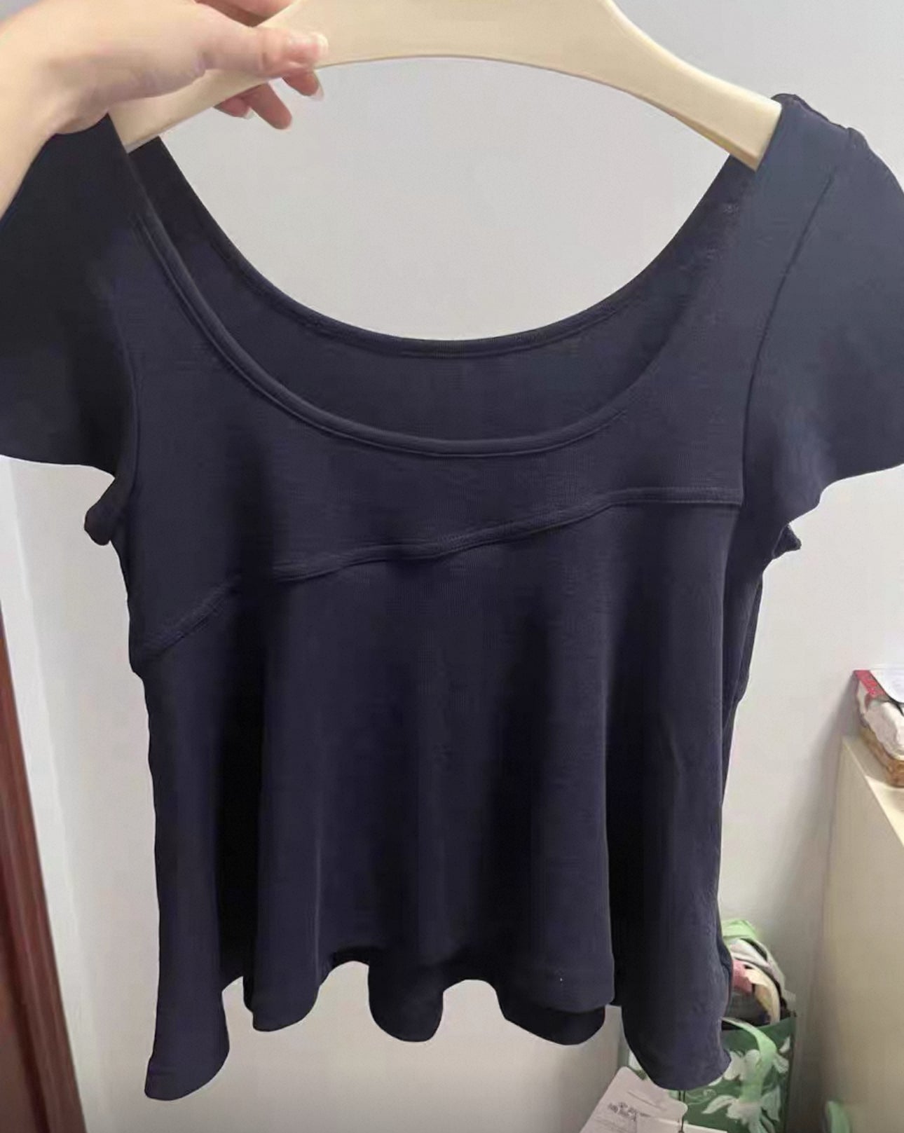 韓系U 領不規則上衣