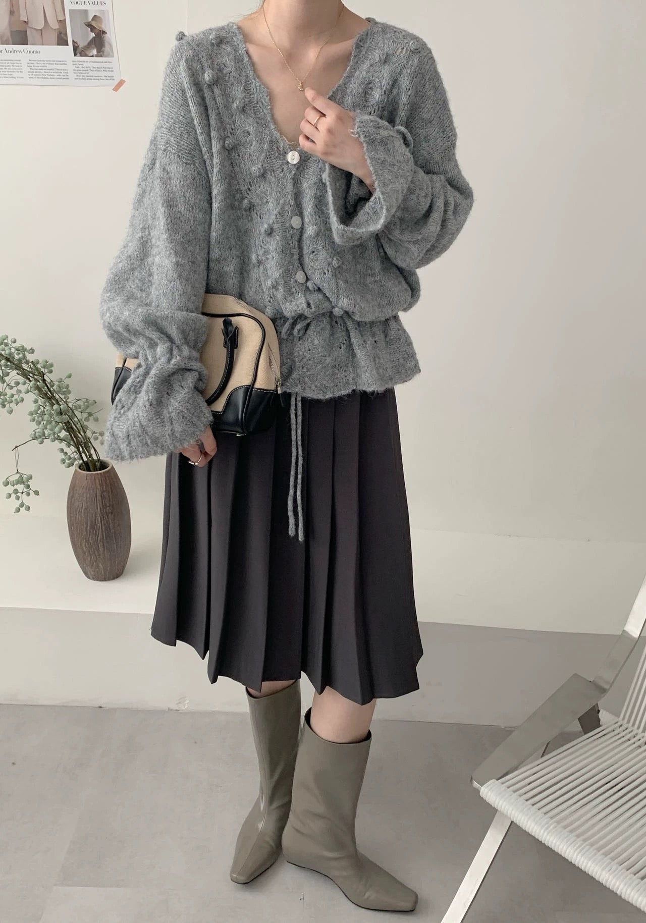 韓系V 領波波鏤空收腰針織上衣