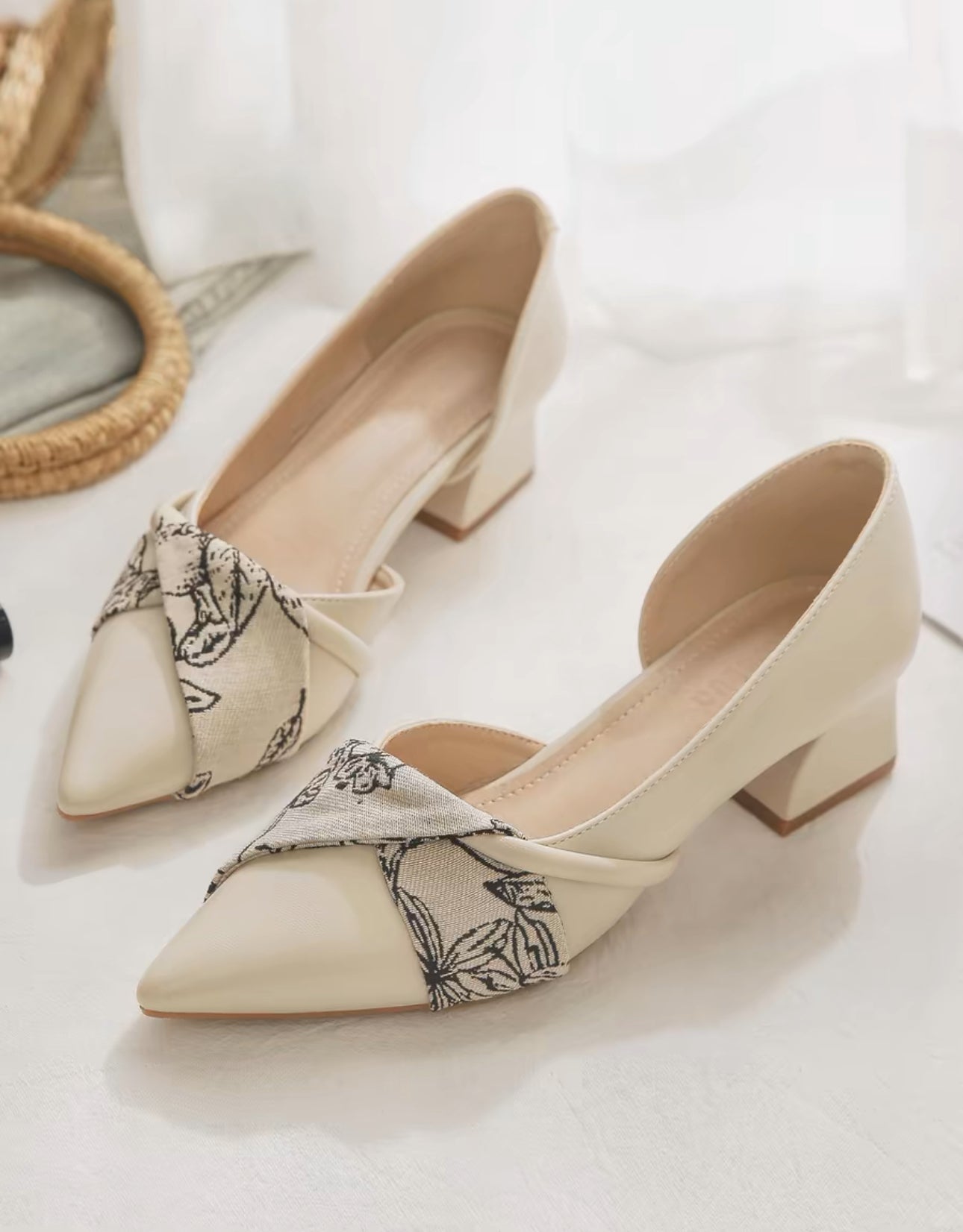 *Shoe 韓系花結拼色尖頭高跟鞋