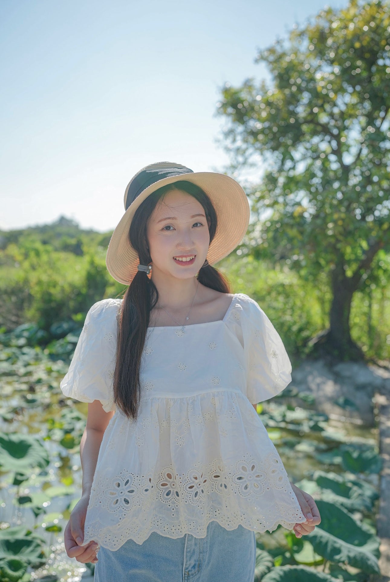 韓系小方領通花邊泡袖上衣 The Small Square Neck Lace Puff Sleeve Top