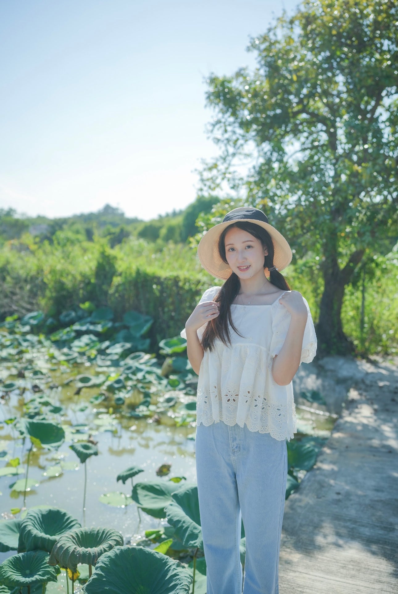 韓系小方領通花邊泡袖上衣 The Small Square Neck Lace Puff Sleeve Top