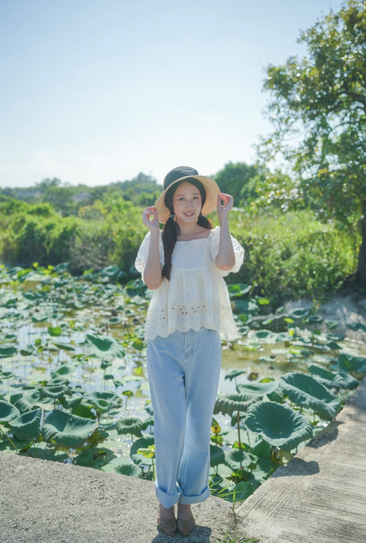 韓系小方領通花邊泡袖上衣 The Small Square Neck Lace Puff Sleeve Top