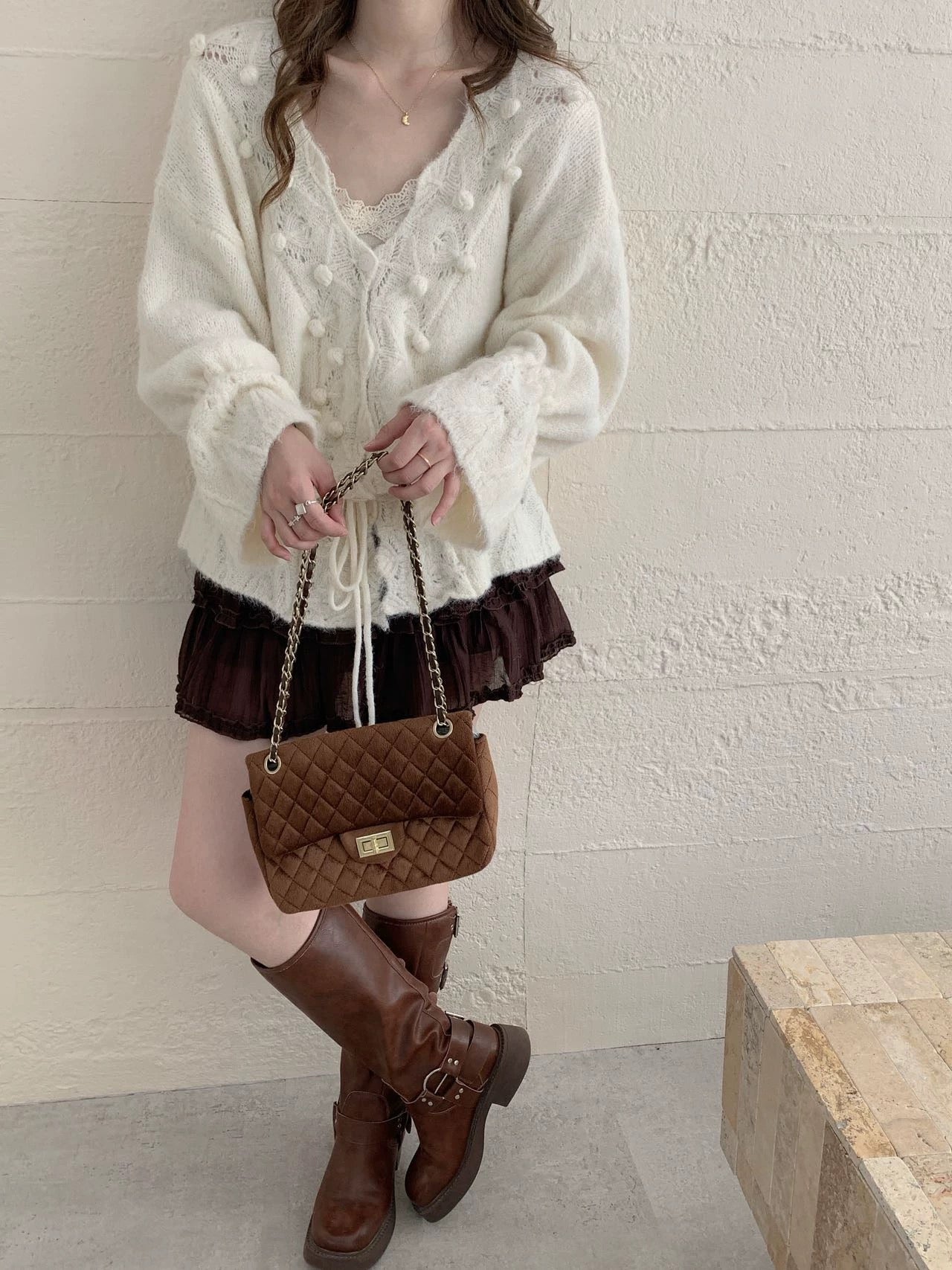 韓系V 領波波鏤空收腰針織上衣