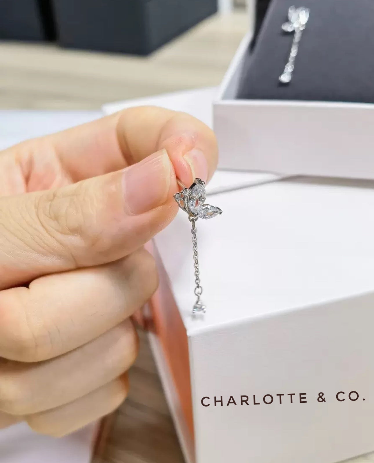 韓系蝴蝶吊水晶耳環