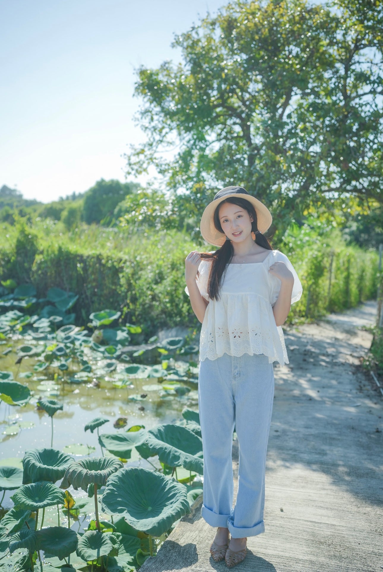 韓系小方領通花邊泡袖上衣 The Small Square Neck Lace Puff Sleeve Top