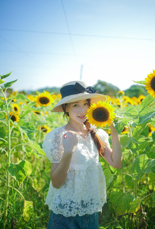 韓系透視蕾絲小繡花收腰上衣