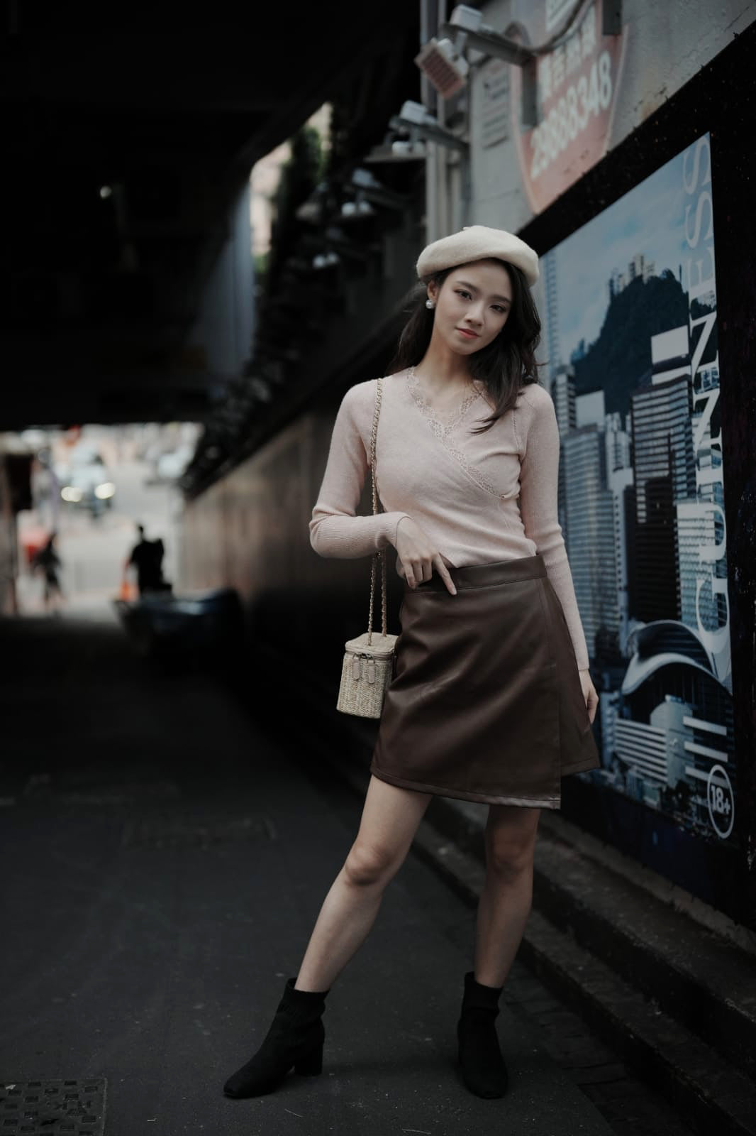 韓系交叉蕾絲細針上衣