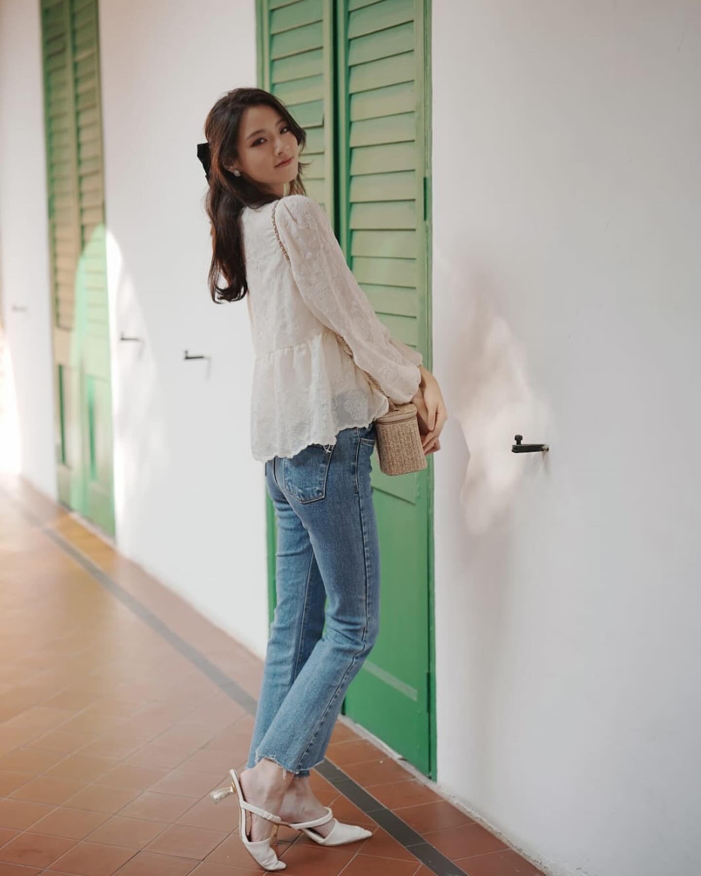 韓系V領小繡花收腰上衣