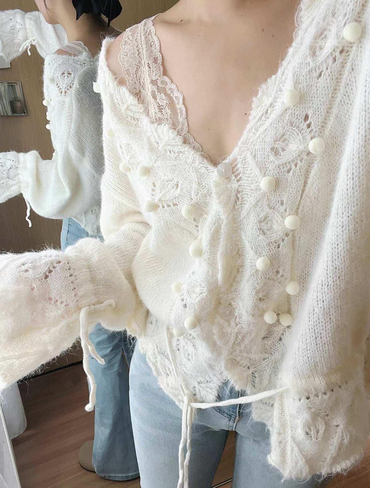 韓系V 領波波鏤空收腰針織上衣