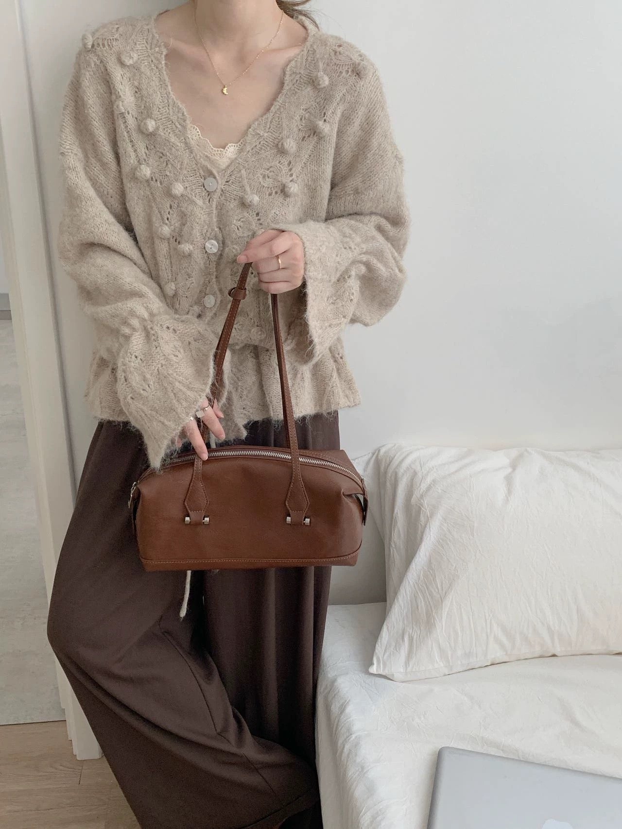 韓系V 領波波鏤空收腰針織上衣