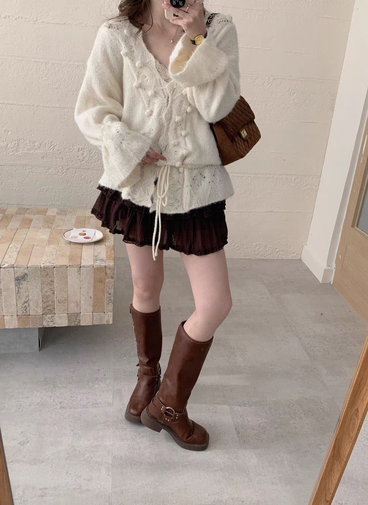 韓系V 領波波鏤空收腰針織上衣