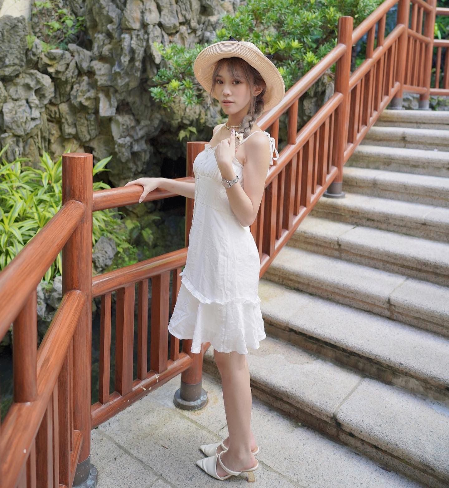 韓系吊帶扣子荷邊裙