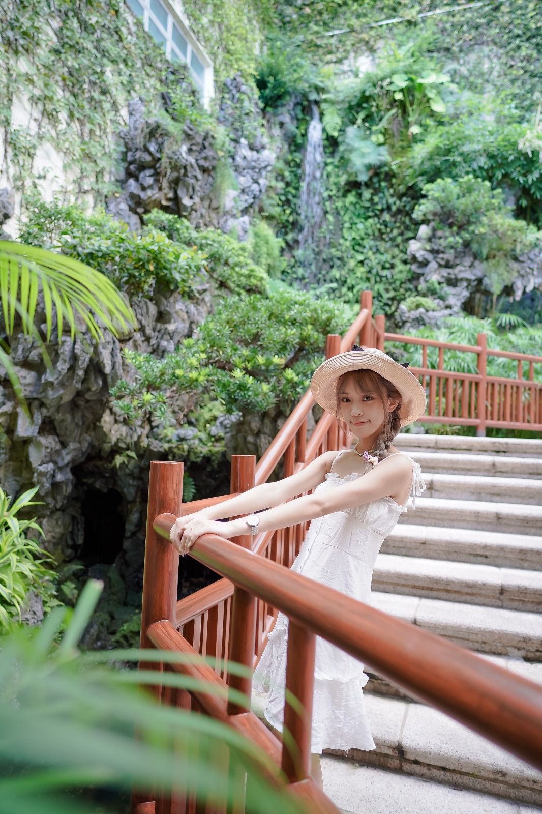 韓系吊帶扣子荷邊裙