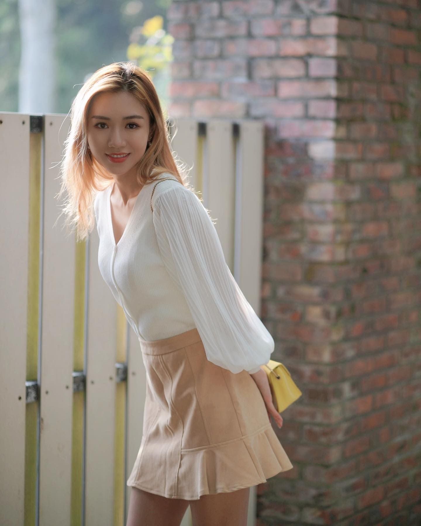 韓系V 領扣子百褶雪紡袖針織上衣 / 荷邊邊短裙