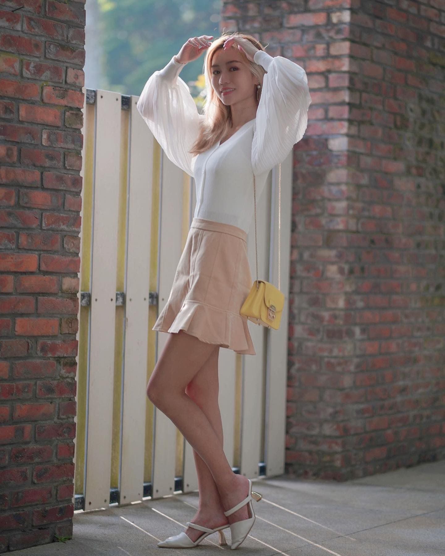 韓系V 領扣子百褶雪紡袖針織上衣 / 荷邊邊短裙