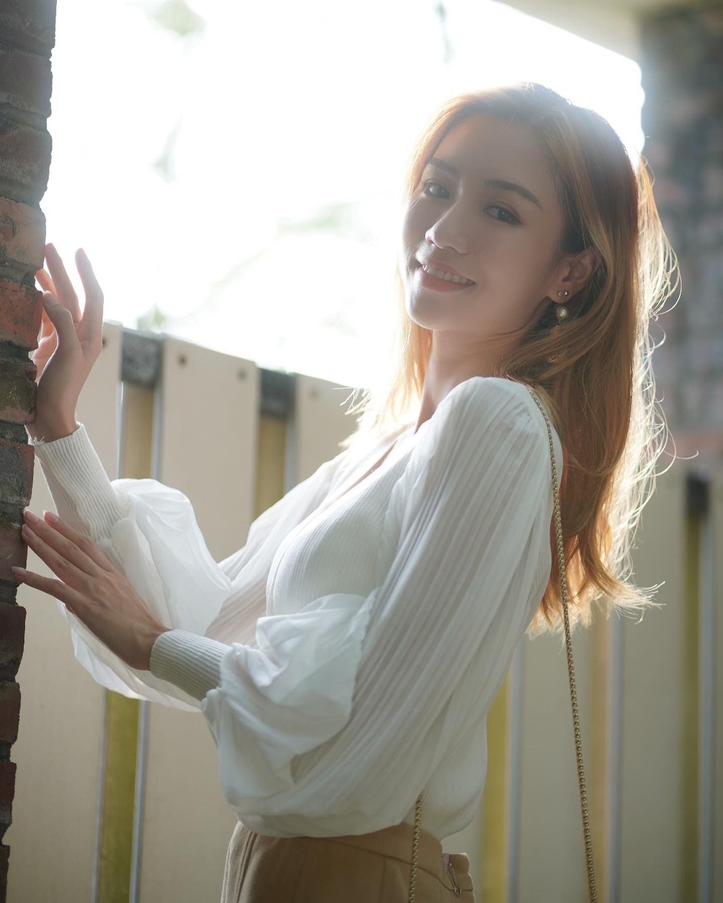 韓系V 領扣子百褶雪紡袖針織上衣 / 荷邊邊短裙