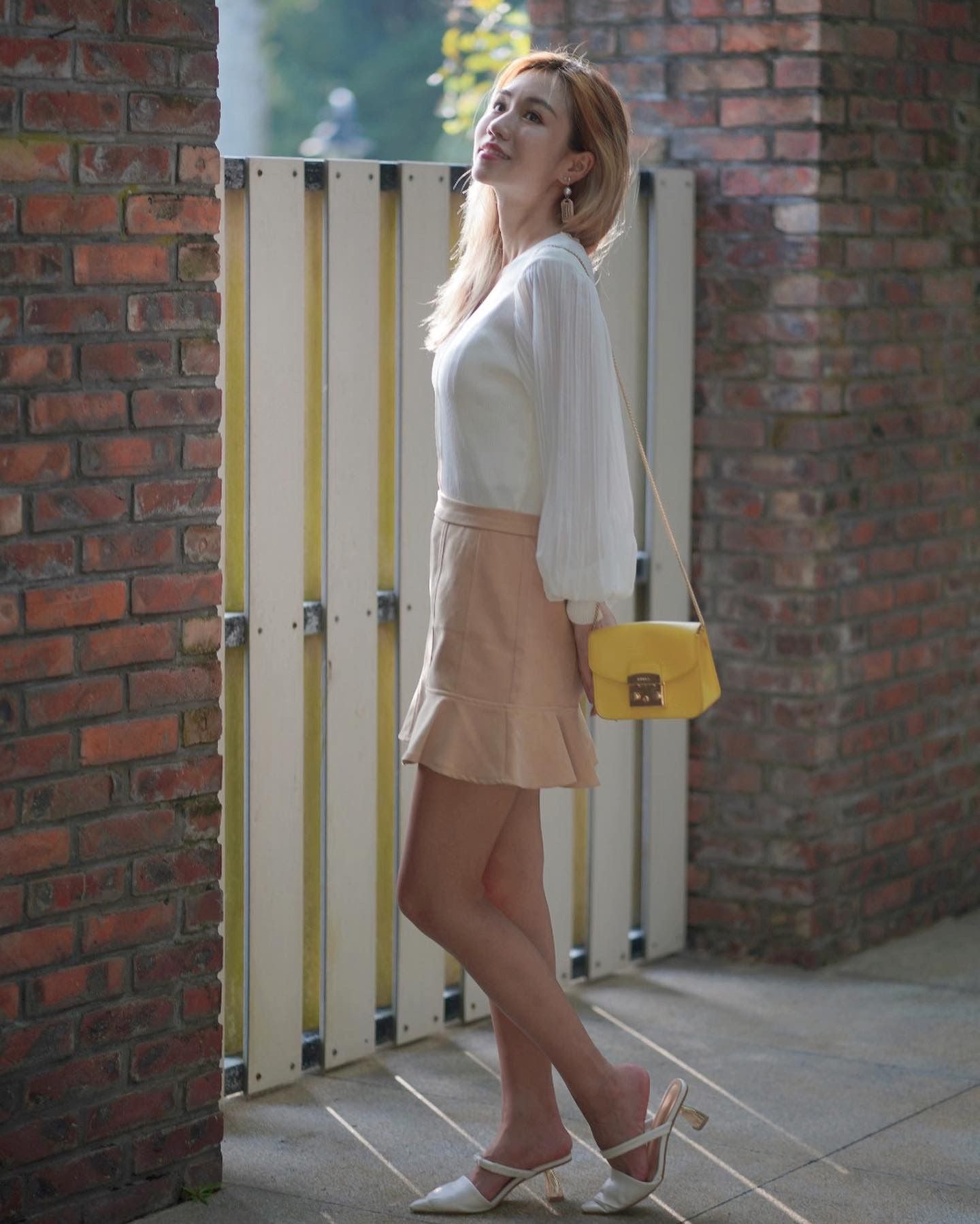 韓系V 領扣子百褶雪紡袖針織上衣 / 荷邊邊短裙