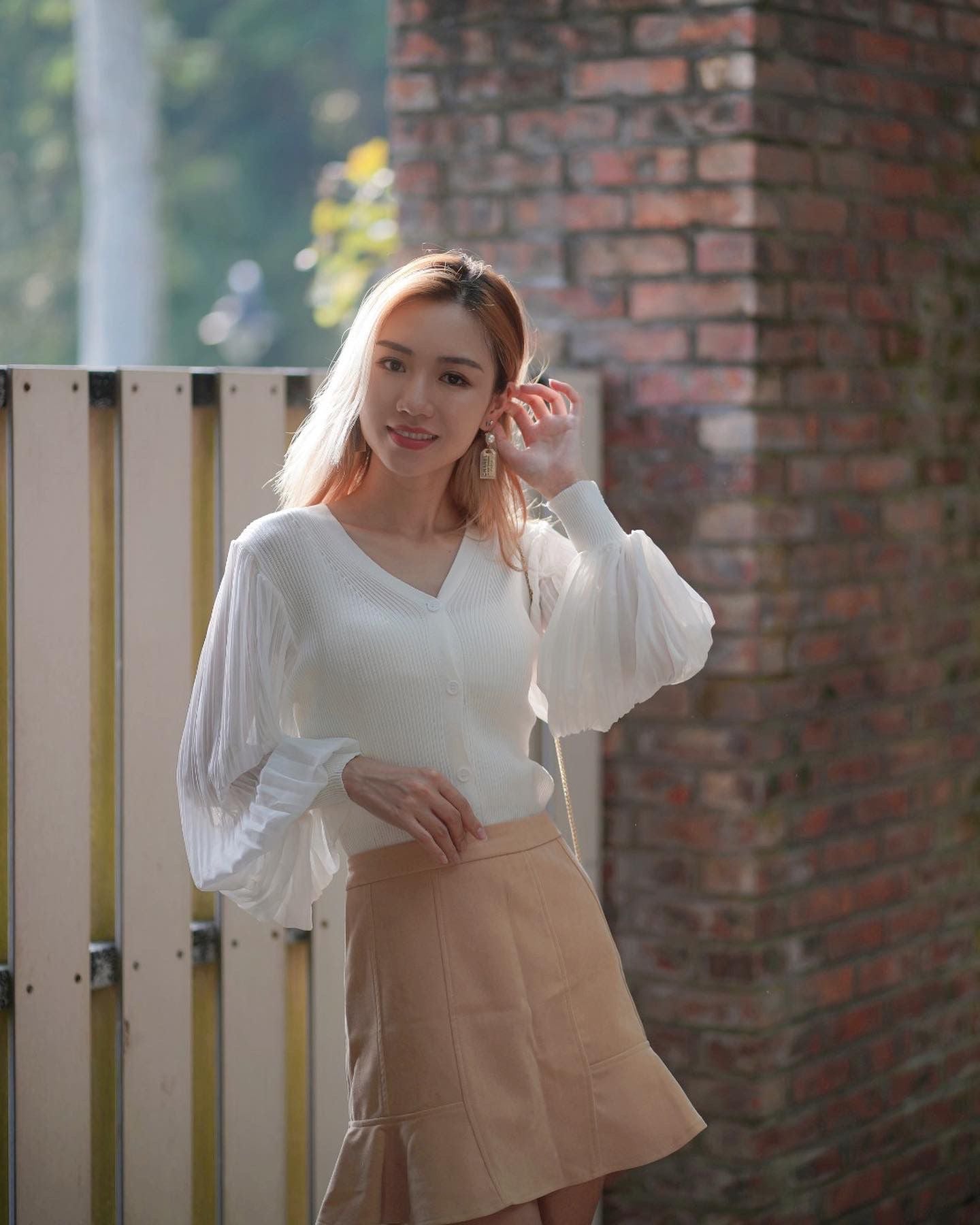 韓系V 領扣子百褶雪紡袖針織上衣 / 荷邊邊短裙