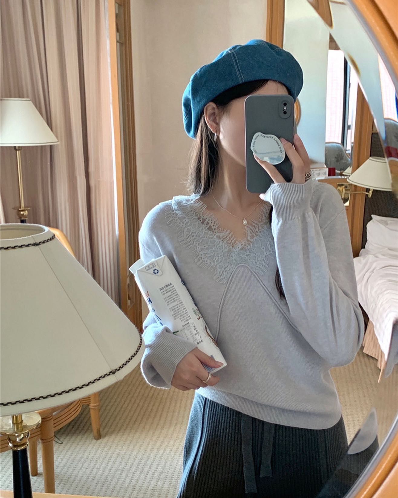 韓系V 領蕾絲邊寬鬆針織上衣