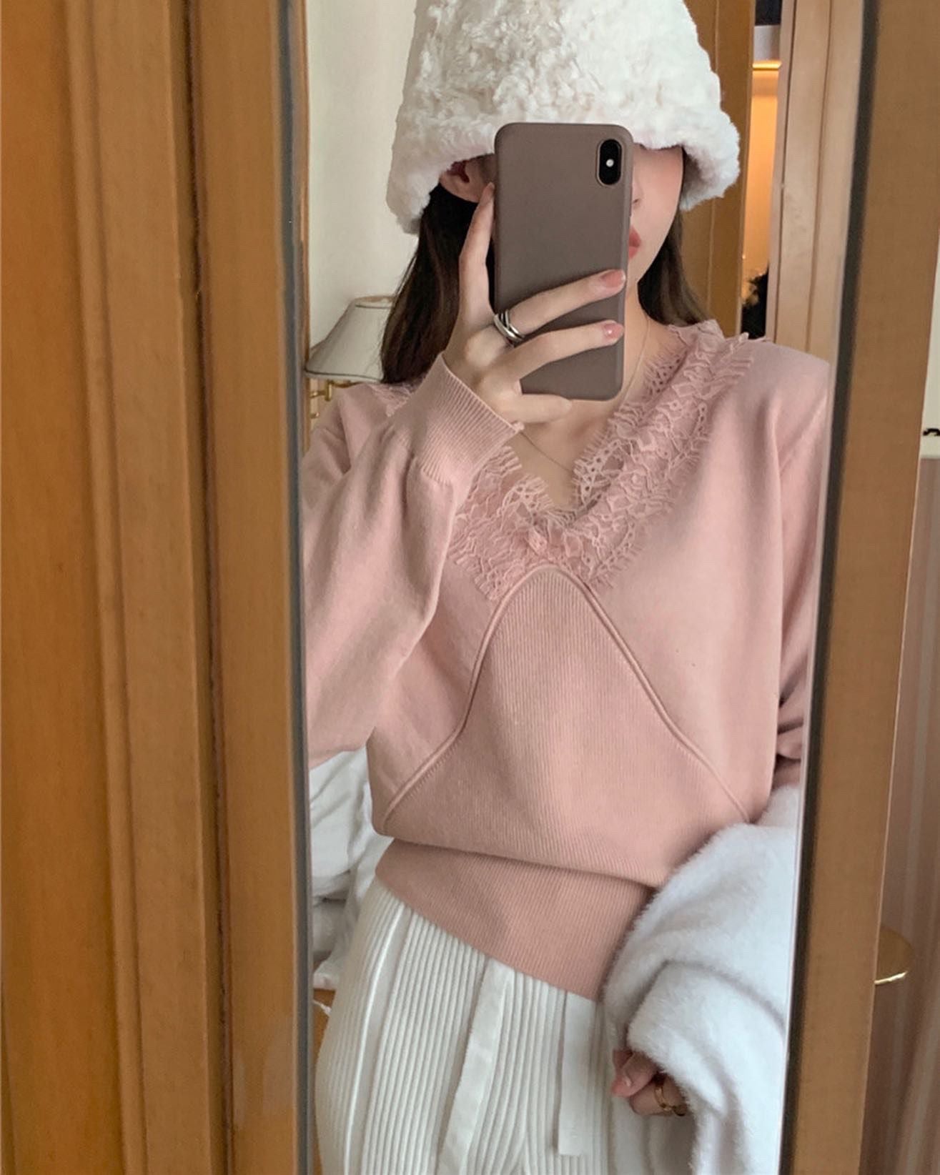 韓系V 領蕾絲邊寬鬆針織上衣